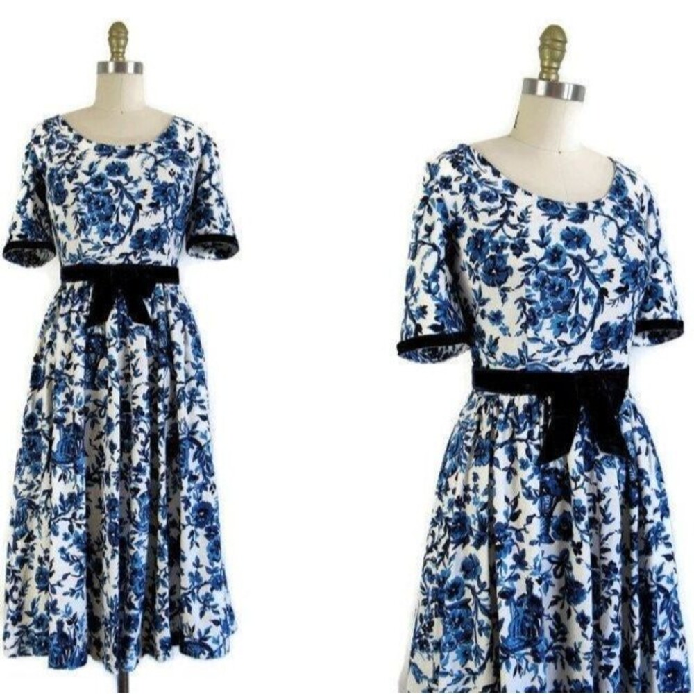 Vintage 1950s Blue Floral Cotton Dress with Velvet Trim Size M